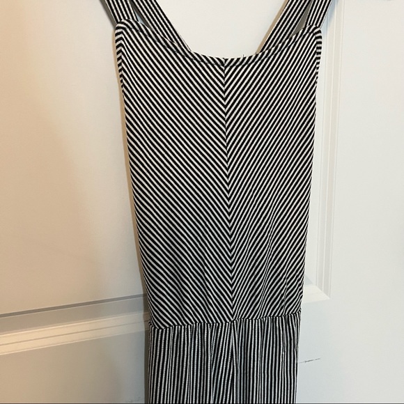 Black and white striped jumpsuit - Picture 5 of 6